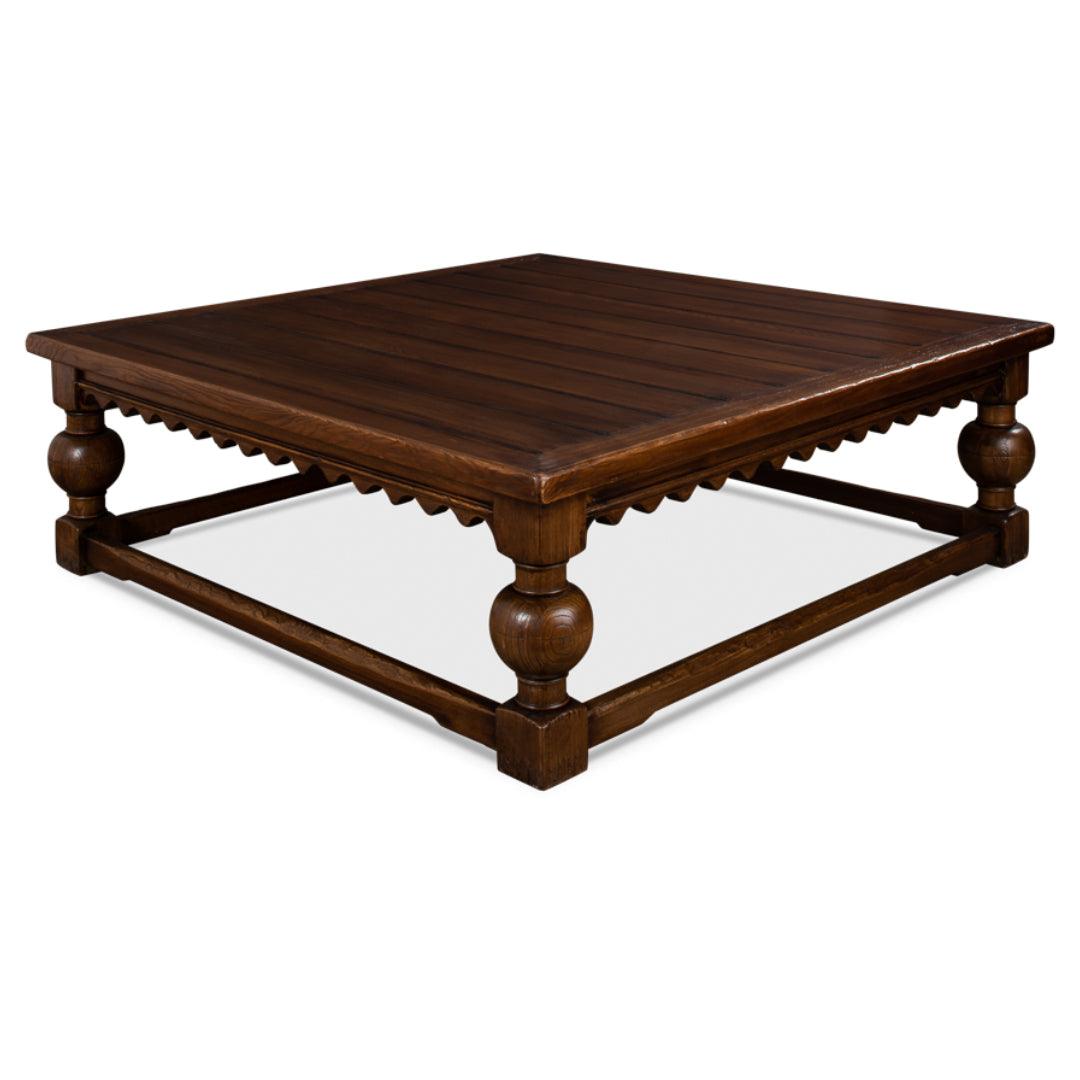 Table basse festonnée en bois de planche