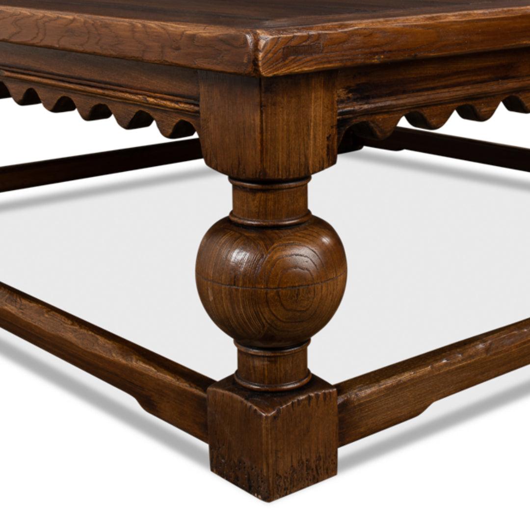 Table basse festonnée en bois de planche