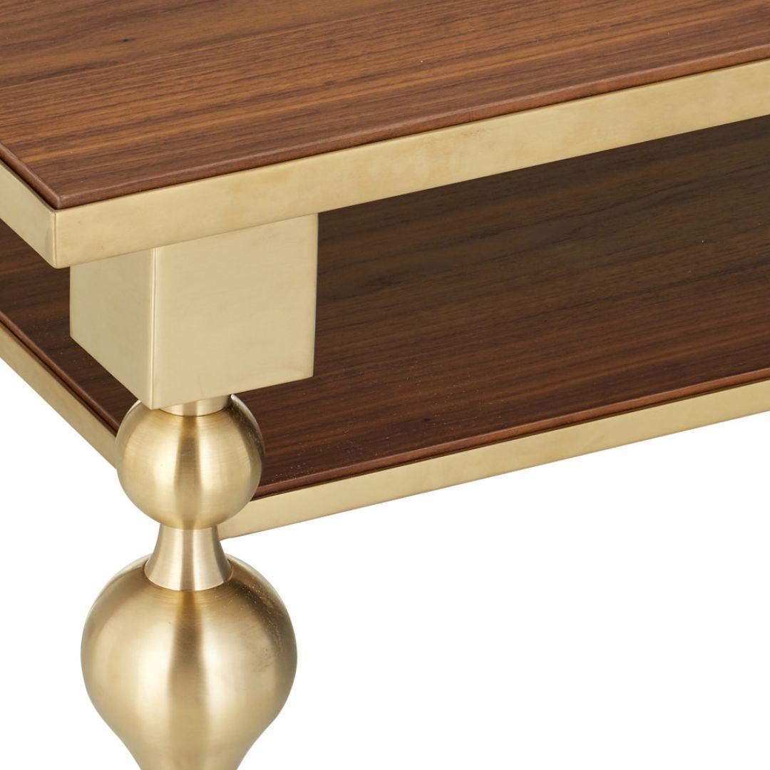 Table basse avec plateau en noyer doré