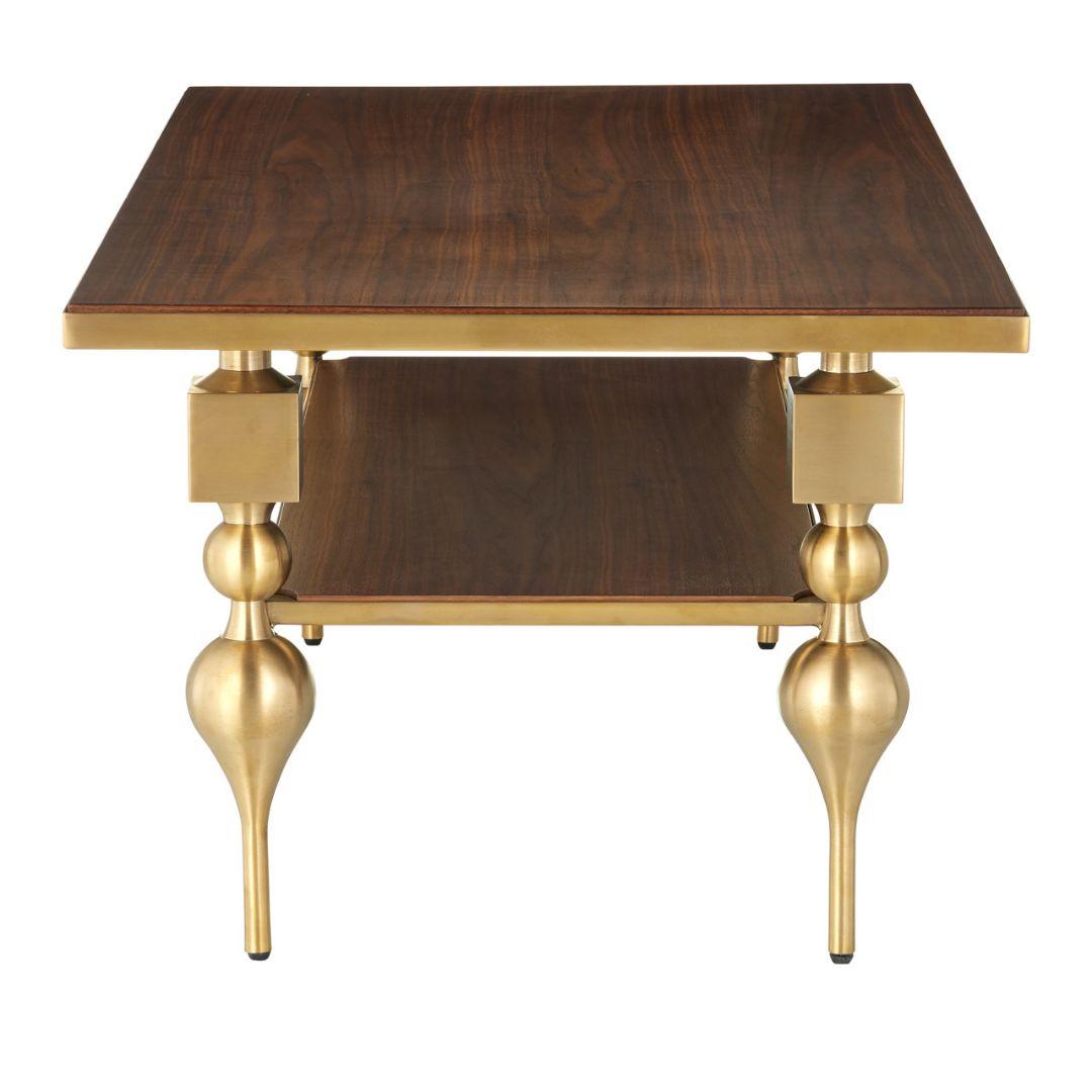 Table basse avec plateau en noyer doré