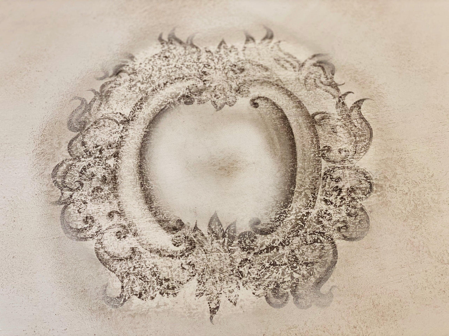 Table à manger ronde à volutes françaises