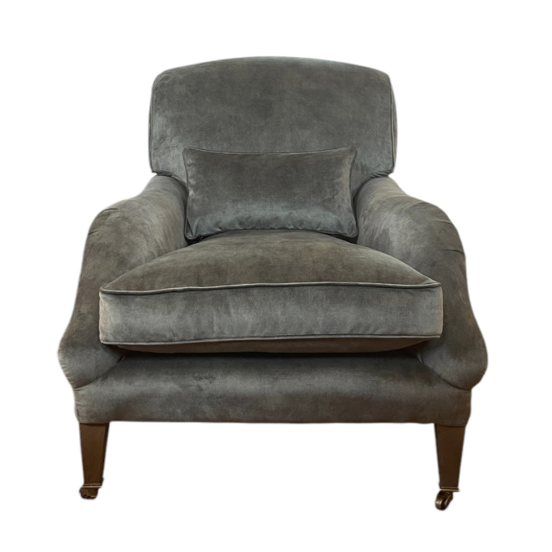 Fauteuil rétro en velours bleu pelucheux