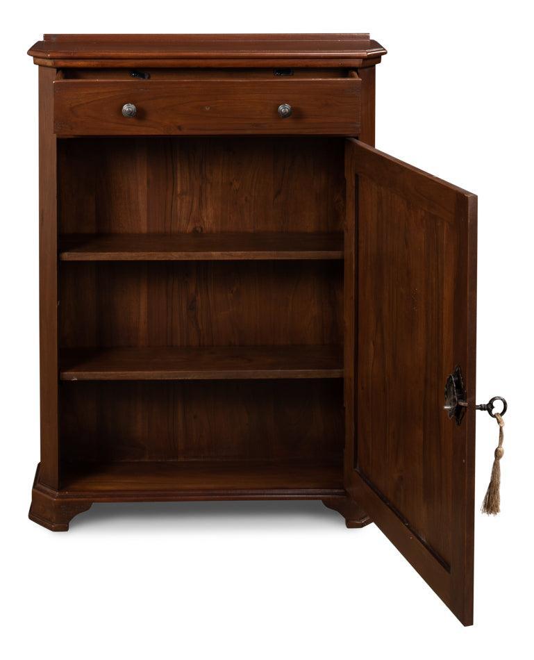 Armoire d'entrée classique de style campagnard français