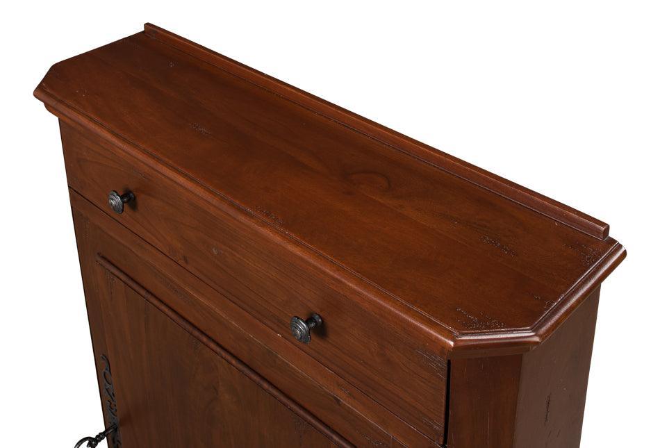 Armoire d'entrée classique de style campagnard français