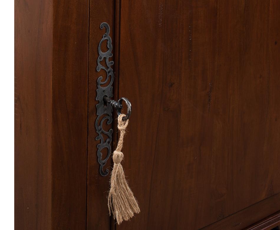 Armoire d'entrée classique de style campagnard français