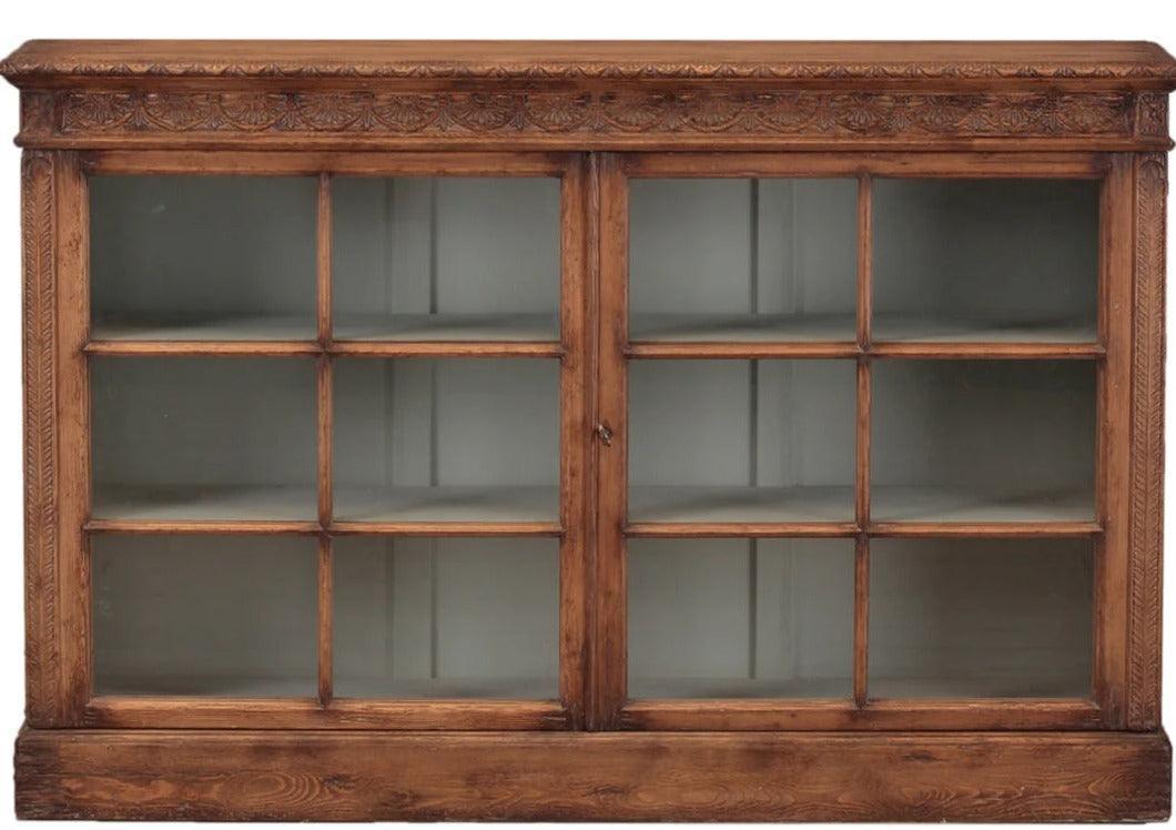 Console avant en verre sculpté de manière ornée