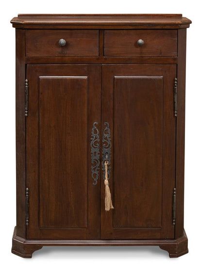 Armoire d'entrée de style campagnard français en noyer chaleureux