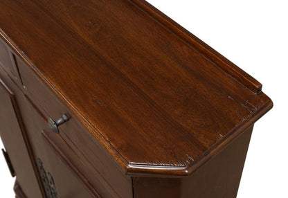 Armoire d'entrée de style campagnard français en noyer chaleureux