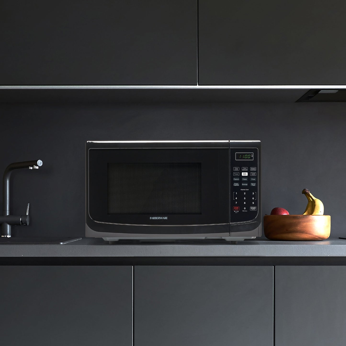 Four à micro-ondes de comptoir Farberware de 1 000 W et 1,1 pi³ avec éclairage LED et verrouillage enfant