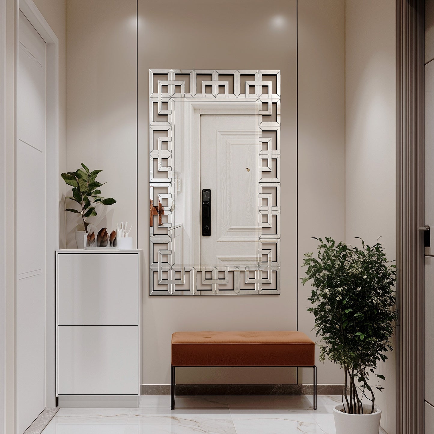 Grand miroir mural décoratif avec cadre géométrique aux accents argentés