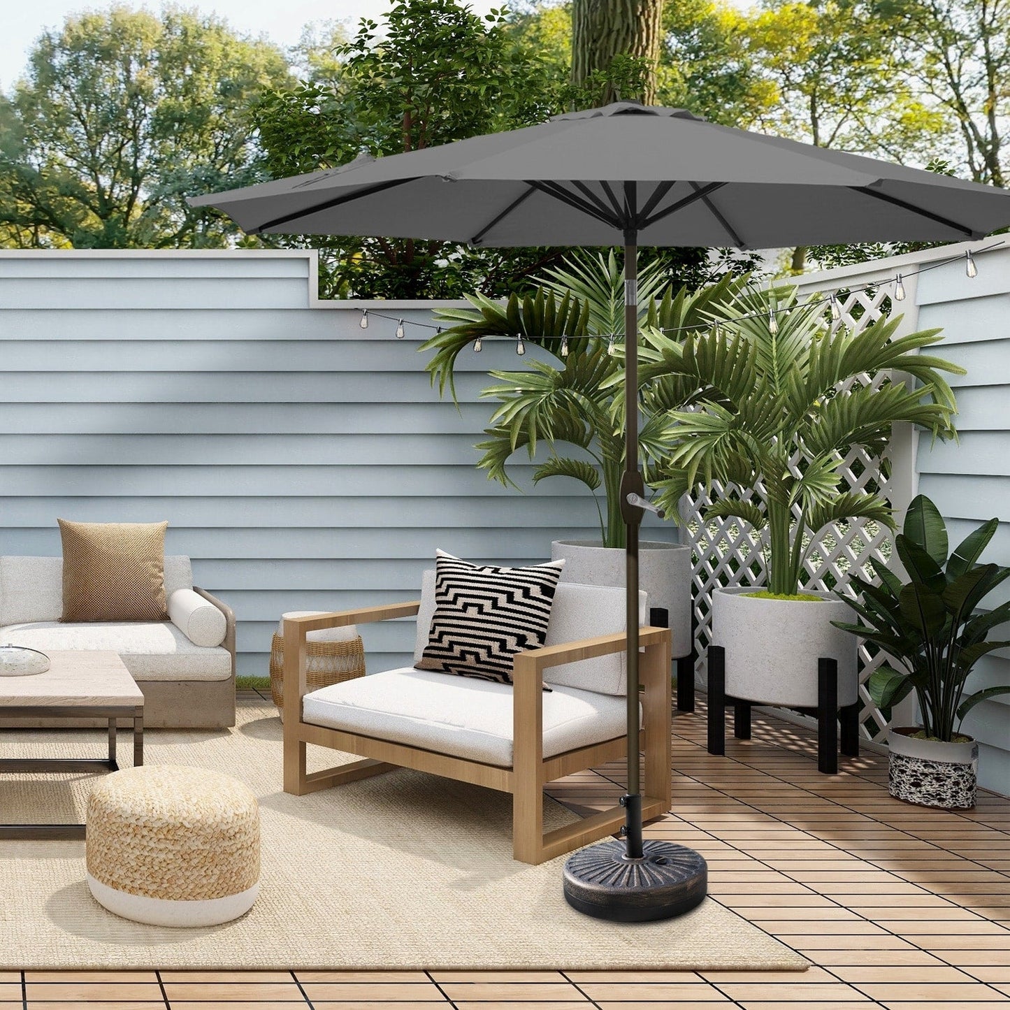 Parasol de patio Lopes de 9 pieds avec base en finition bronze et support de poids inclus