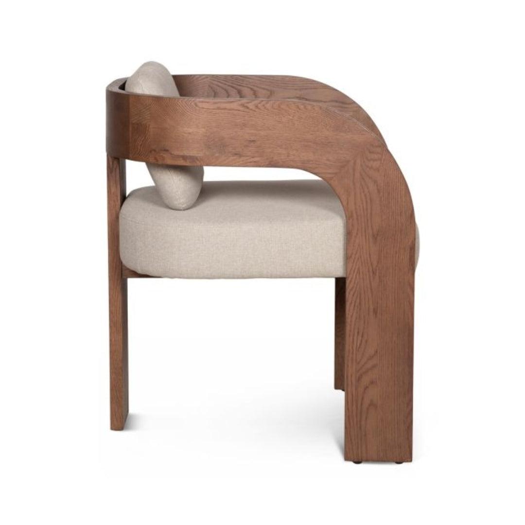 Chaise d'appoint moderne sculptée avec cadre en bois courbé