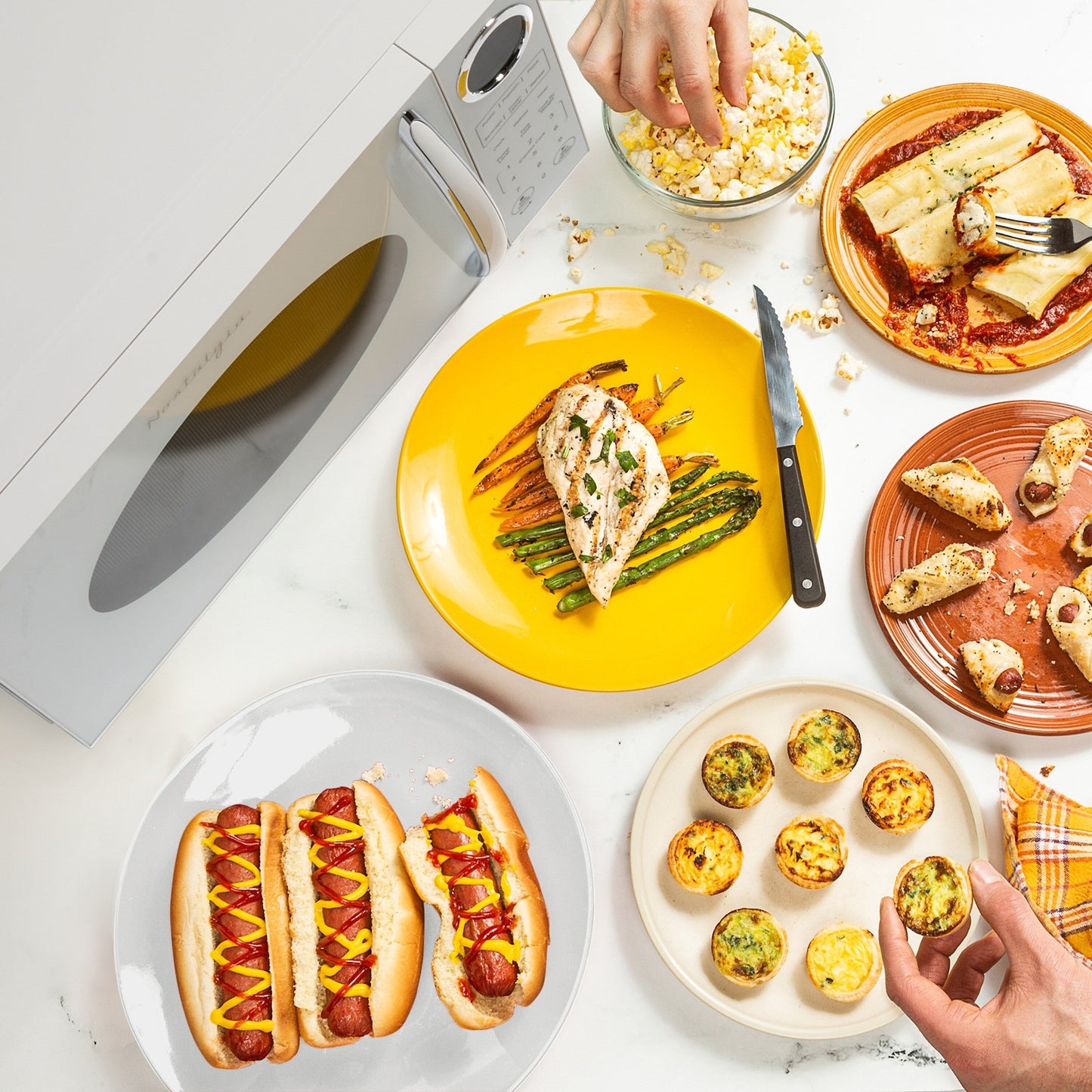 Four à micro-ondes de comptoir rétro nostalgique de 0,9 pied cube