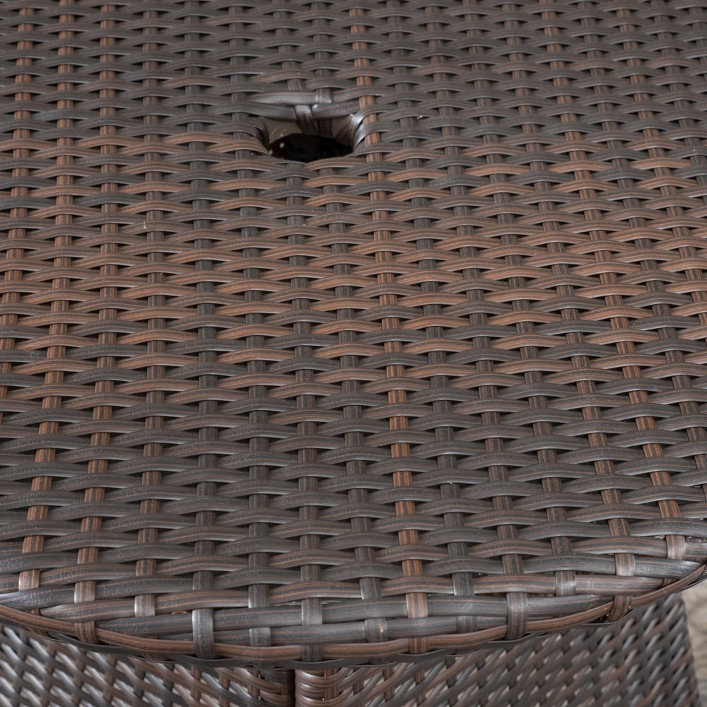 Ensemble bistrot d'extérieur Peterson 3 pièces en osier avec coussins par Christopher Knight Home