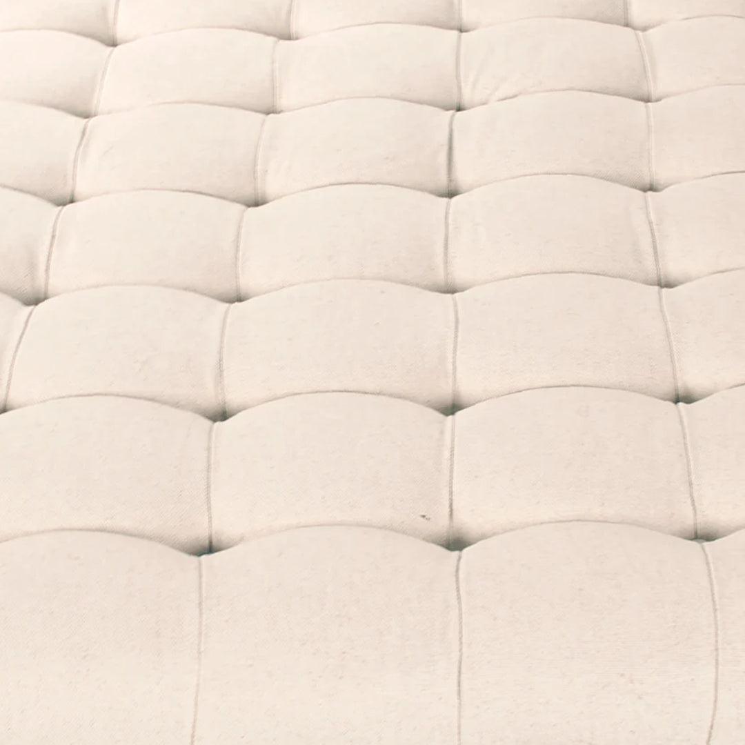 Ottoman capitonné blanc cassé style shabby chic