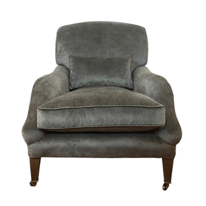 Fauteuil rétro en velours bleu pelucheux