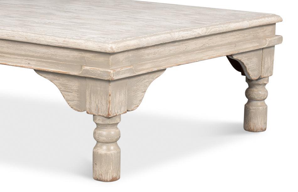 Table basse surdimensionnée en gris délavé