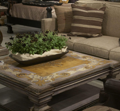 Table basse à plateau en volutes peintes