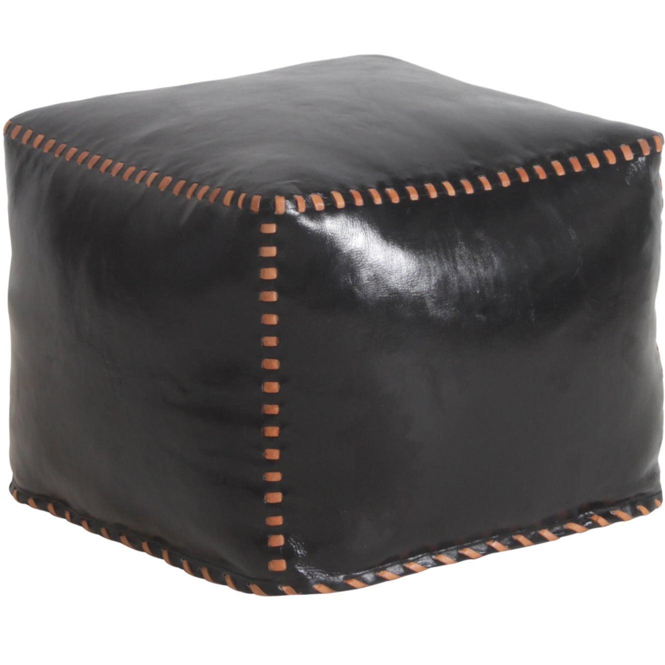 Cube en cuir noir cousu
